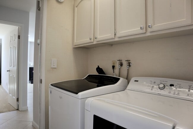 Building Photo - Wonderful 4 Bedroom Home in Fremont – Beautiful Backyard!