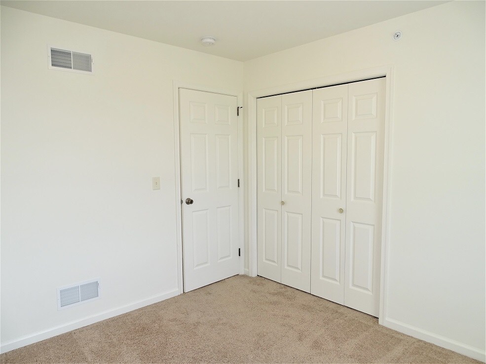 Building Photo - 247 Limestone Dr