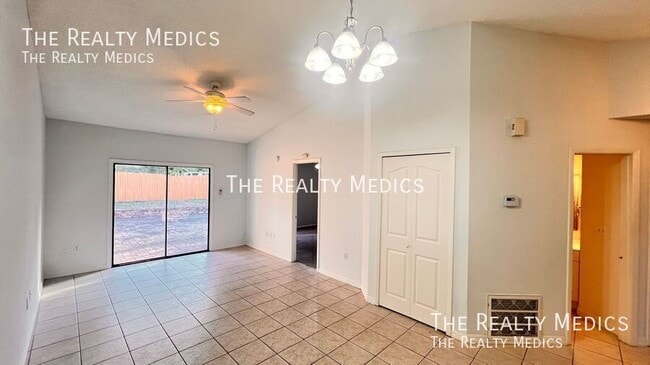 Building Photo - 7628 University Garden Dr