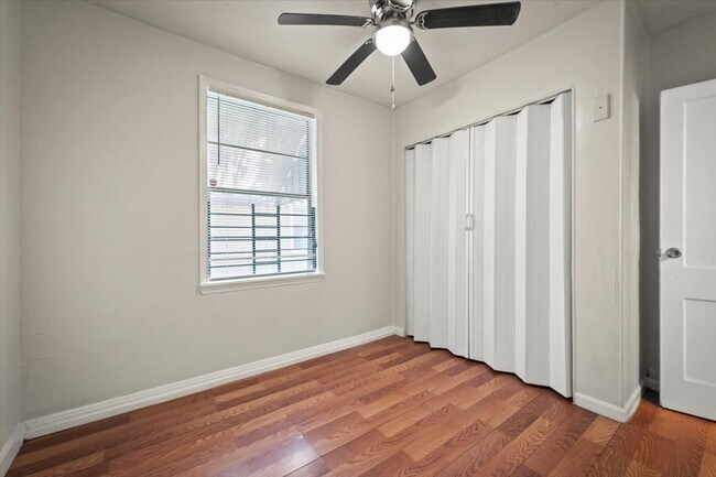 Building Photo - 1066 W 13th St