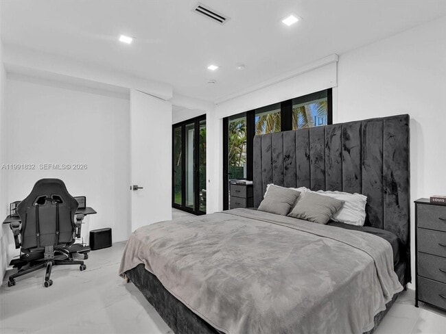 Building Photo - 3010 Alton Rd