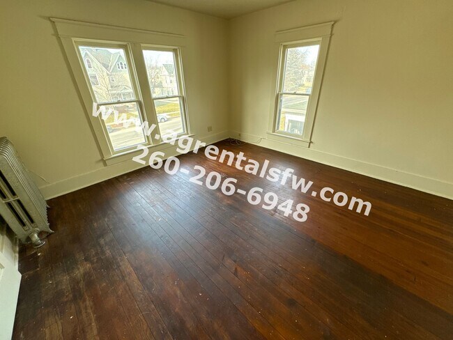 Building Photo - 1002 Columbia Ave