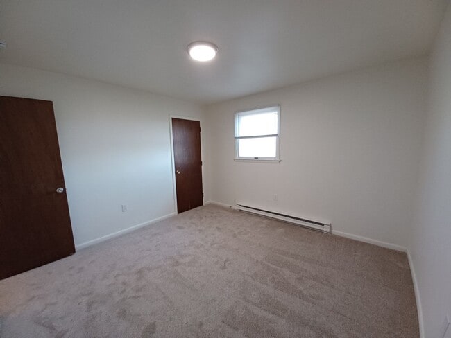 Building Photo - 2 Bedroom 1 Bathroom Apartment in Elizabethtown!