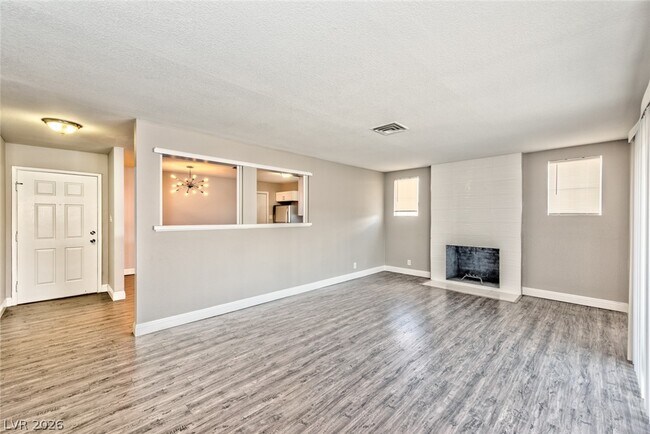 Building Photo - 4421 Hillcrest Ave