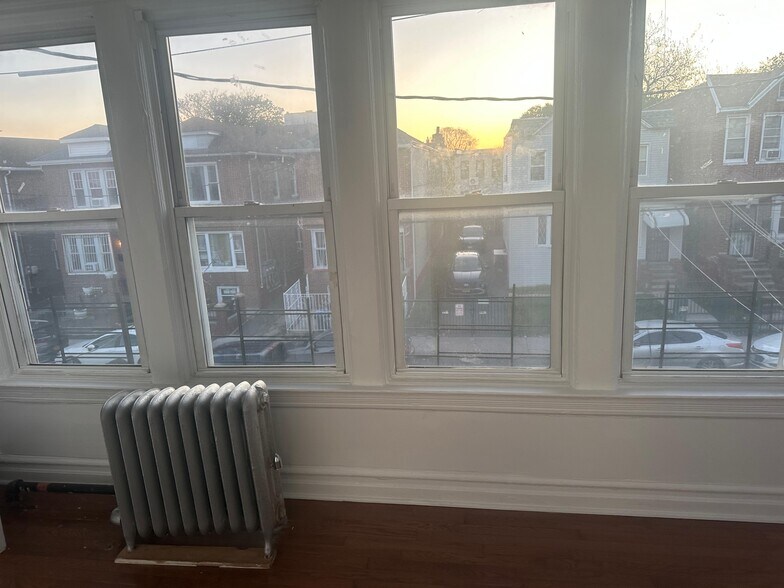 Sunroom - 157 E 40th St