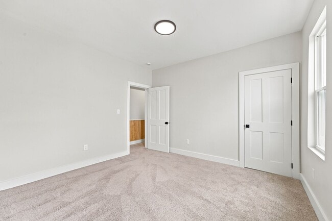 Building Photo - 325 N Aiken Ave