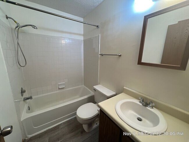 Building Photo - 3 BR 2.5 BA in Hilliard Schools