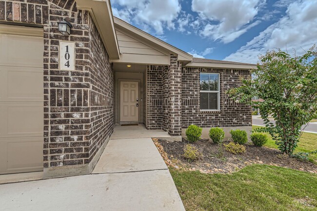 Building Photo - HALF OFF First Month Rent located near Lac...