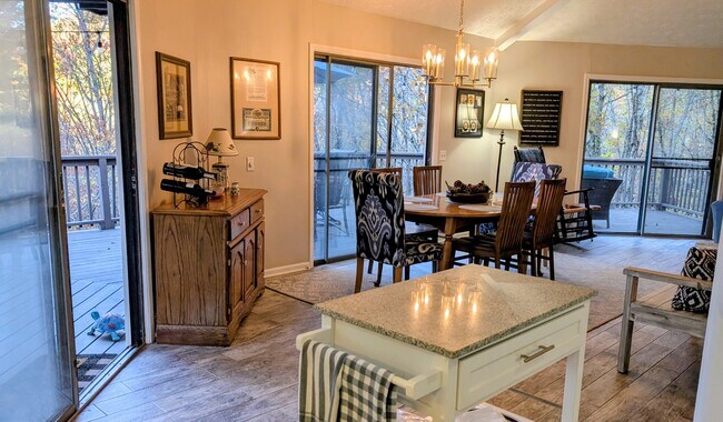 Building Photo - 842 Alpine Dr