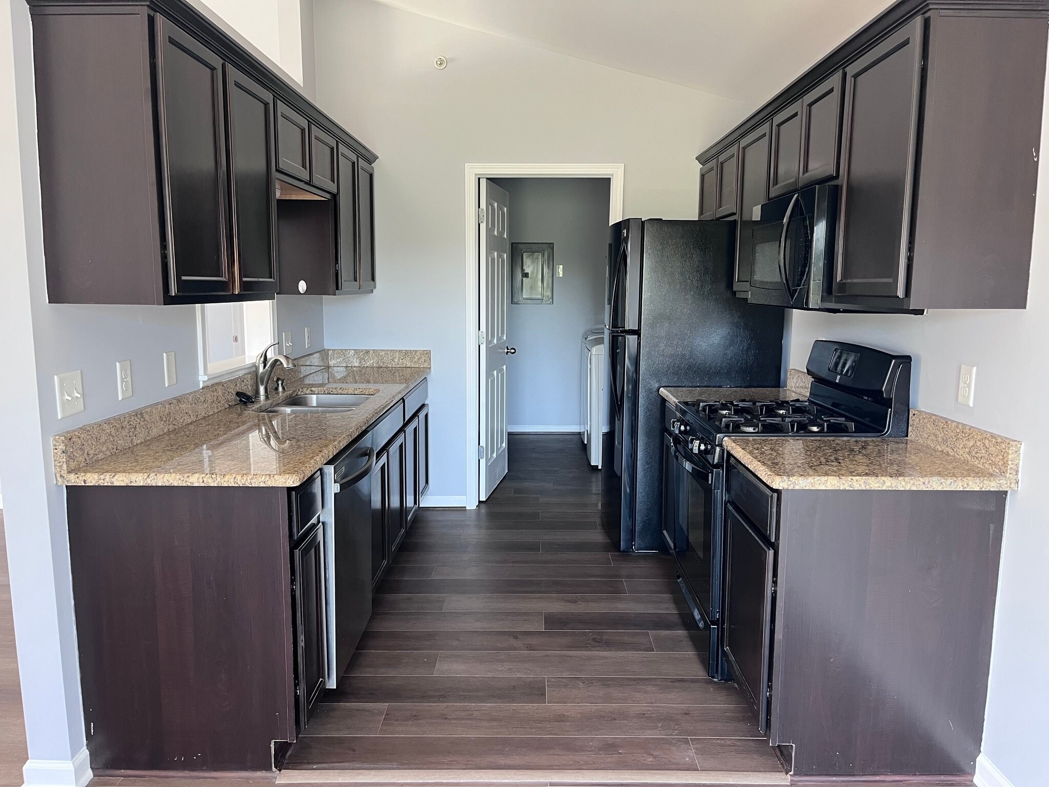 Building Photo - 2604 Riversedge Dr