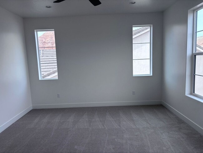 Building Photo - Beautiful New Home with access to community pool