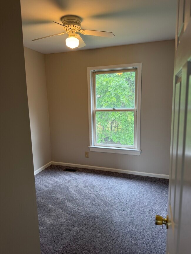 Building Photo - 120 Whitburn Pl