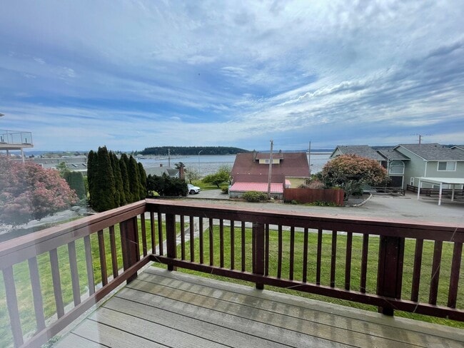 Building Photo - Moore (1371 SE 9th Ave &amp; 1370 SE 10th Ct.)