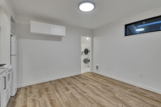 Building Photo - 721 N Stevens St