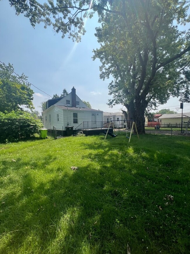Building Photo - 25271 Ford St