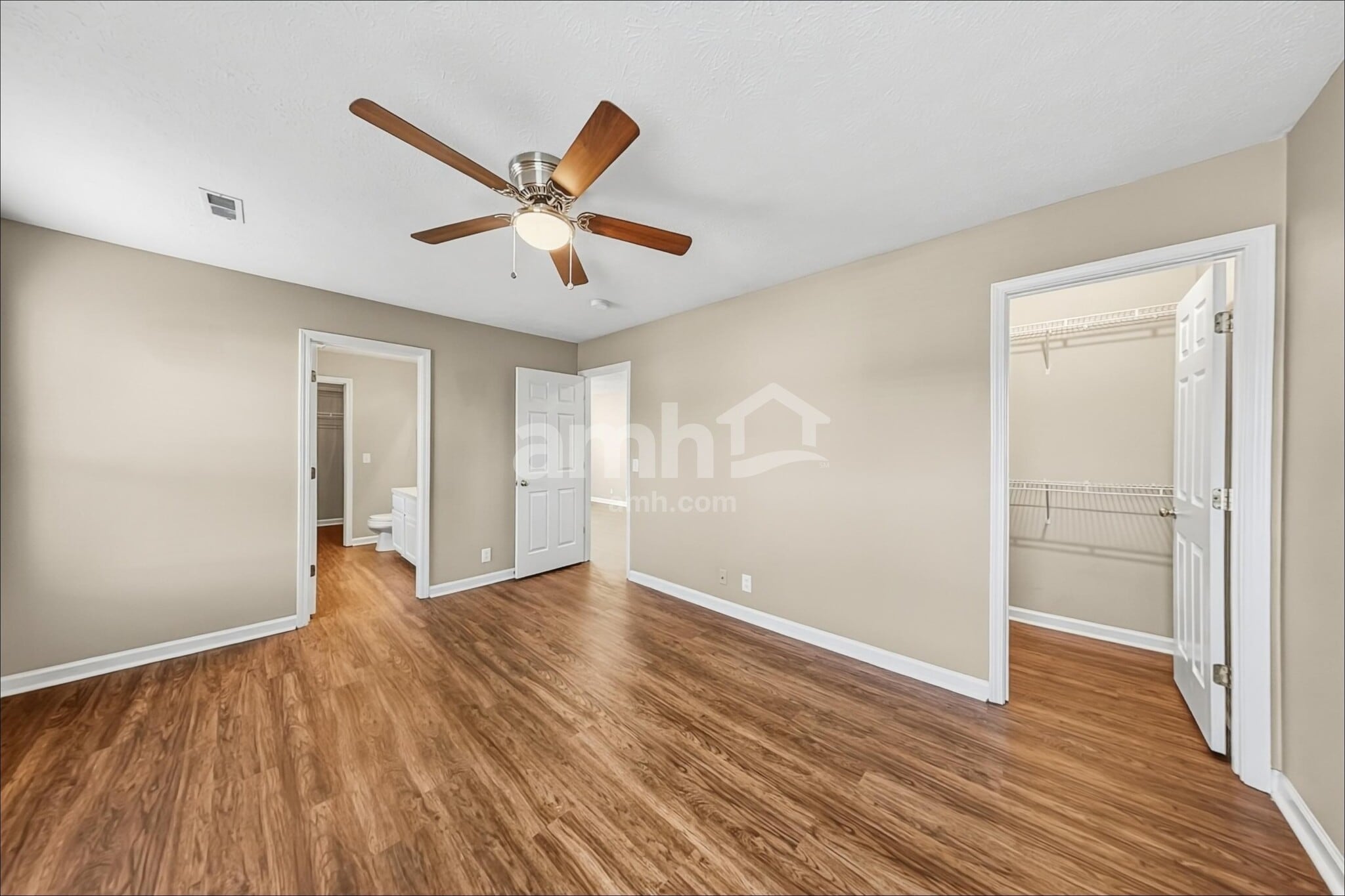 Building Photo - 4060 Longfellow Dr