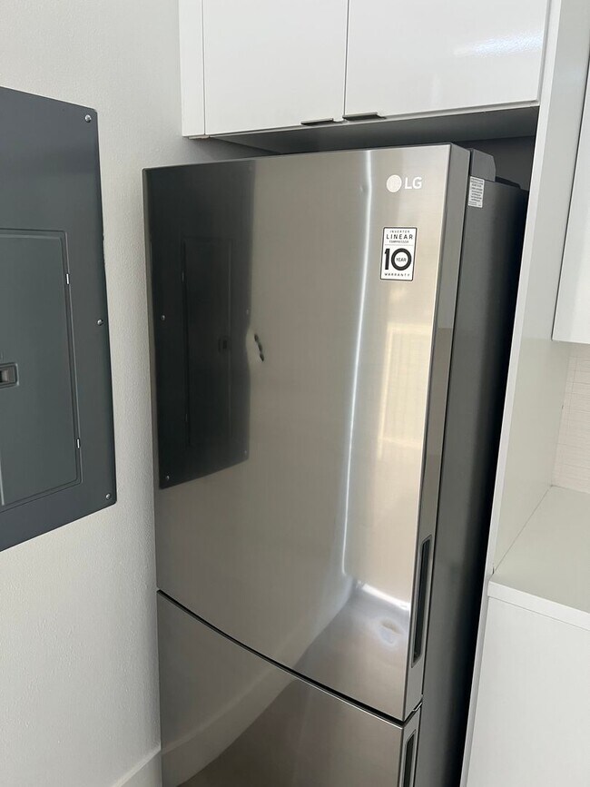 Building Photo - Modern - 2 Story Loft