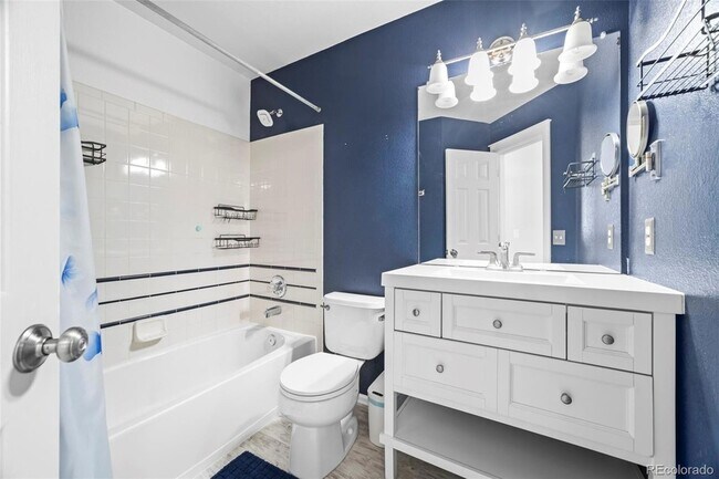 Building Photo - 421 W English Sparrow Dr