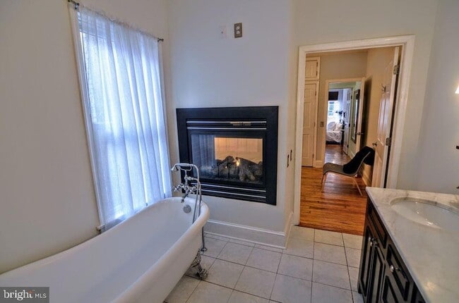 Building Photo - 1029 30th St NW