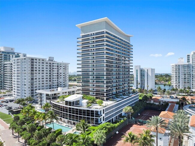 Building Photo - 5875 Collins Ave