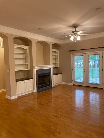 Building Photo - 1855 Cameron Heights Cir