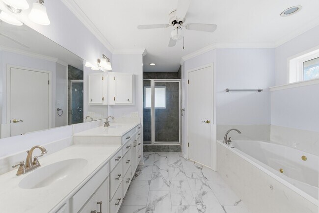 Building Photo - 1618 Willowby Dr