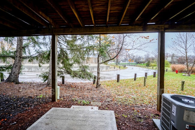 Building Photo - 2808 Lakeshire Ln