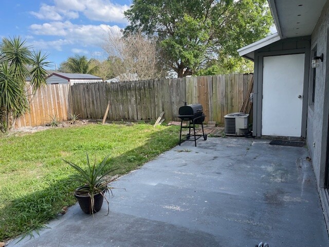 Building Photo - 4591 SE Roaring Brook Way