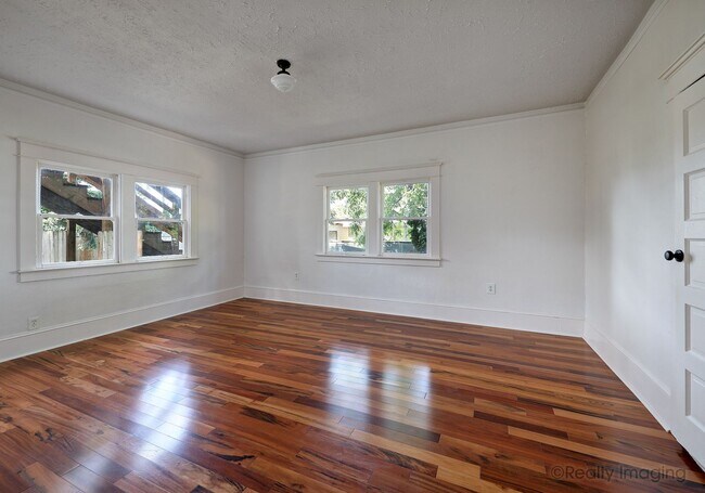 Building Photo - 6015-6017 SE 99th Ave