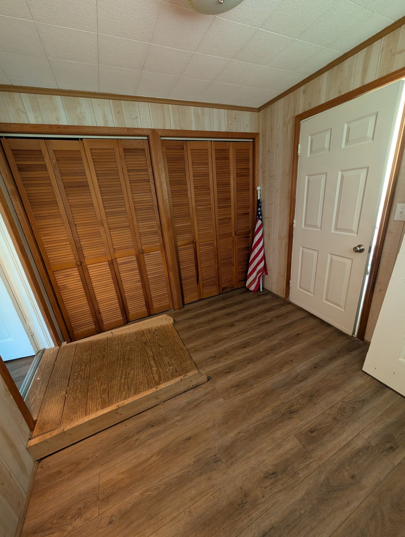 carport entrance - 110 Nunn St