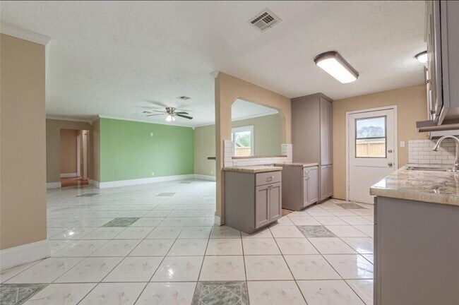 Building Photo - 1350 Strawberry St