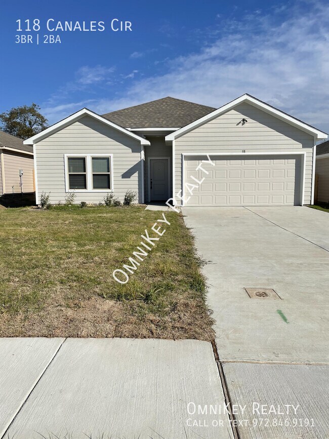 Primary Photo - 118 Canales Cir