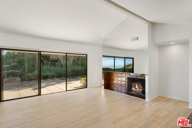 Building Photo - 3621 Malibu Country Dr