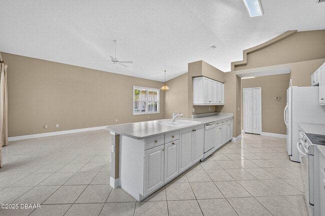 Building Photo - 37 Bay Pointe Dr