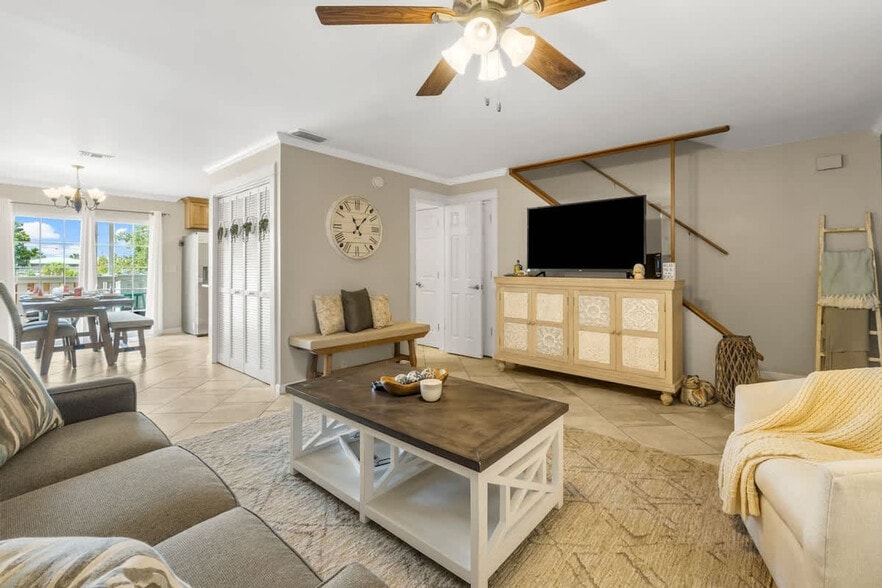 Building Photo - 7405A Beach Dr