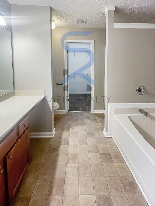 Building Photo - Charming 3-Bed, 3-Bath Retreat in Stone Mo...