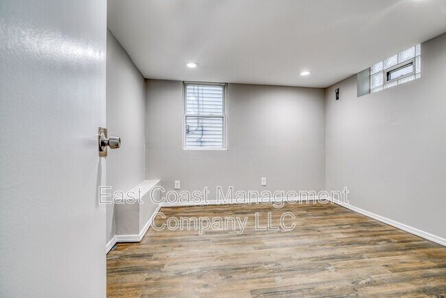 Building Photo - 9616 Mason Ave