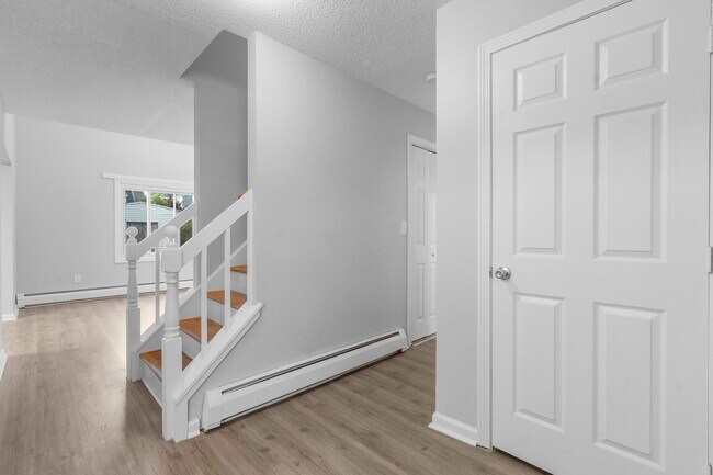 Building Photo - 670 Middletown Ave