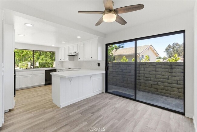 Building Photo - 5415 E Willowick Cir