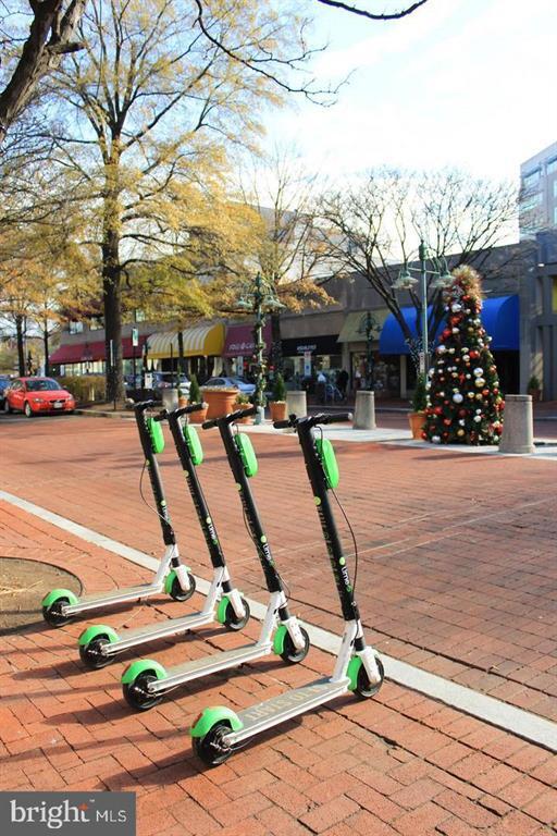 Building Photo - 3616 Kemper Rd