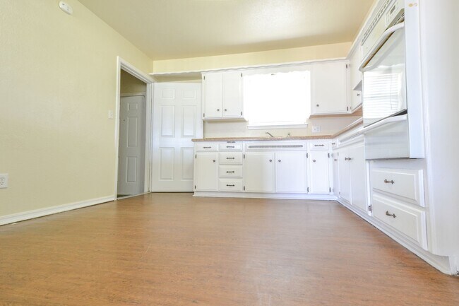 Building Photo - 3137 SW 65th Pl