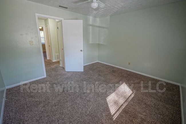 Building Photo - 2304 Hartsfield Ct