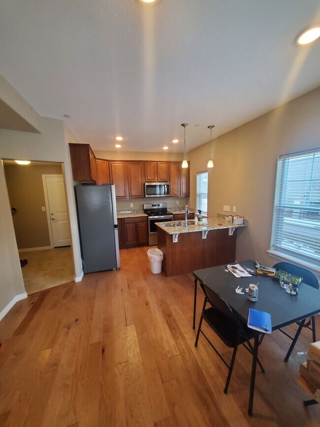 Building Photo - Updated 3 Bedroom Townhouse Across From Horsetooth Reservoir!