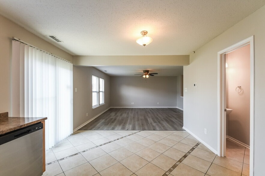 Building Photo - 10916 Firefly Ct