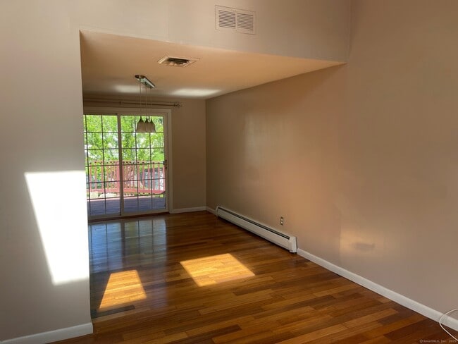 Building Photo - 65 Bainton Rd