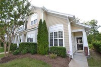 Building Photo - 821 Hamlet Park Dr