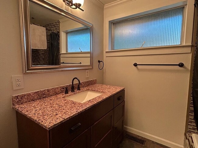Building Photo - Charming 3-Bedroom Rambler in Seatac Avail...