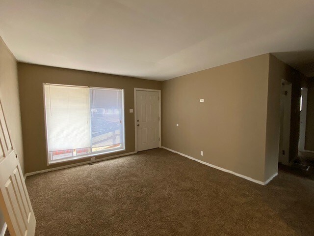 Building Photo - 10564 Spring Garden Dr