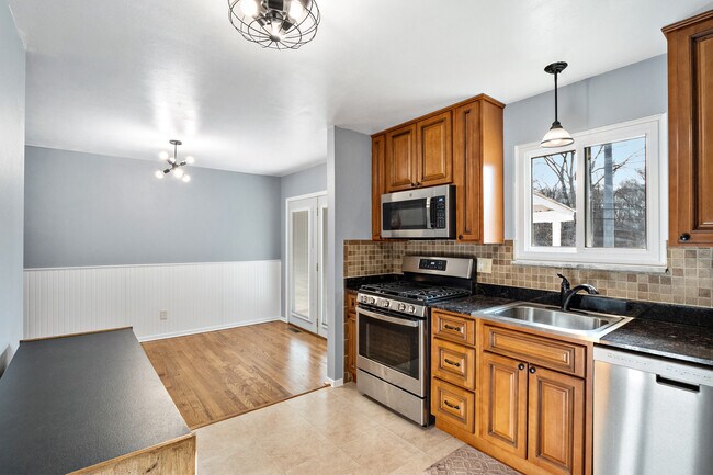 Building Photo - 12010 Glenpark Dr