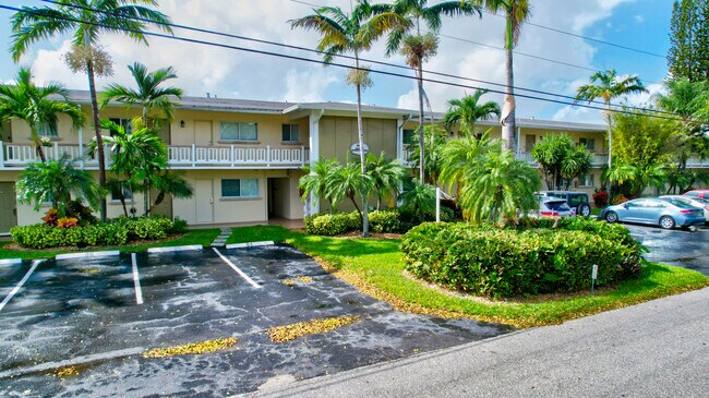 Building Photo - 912 Pine Dr